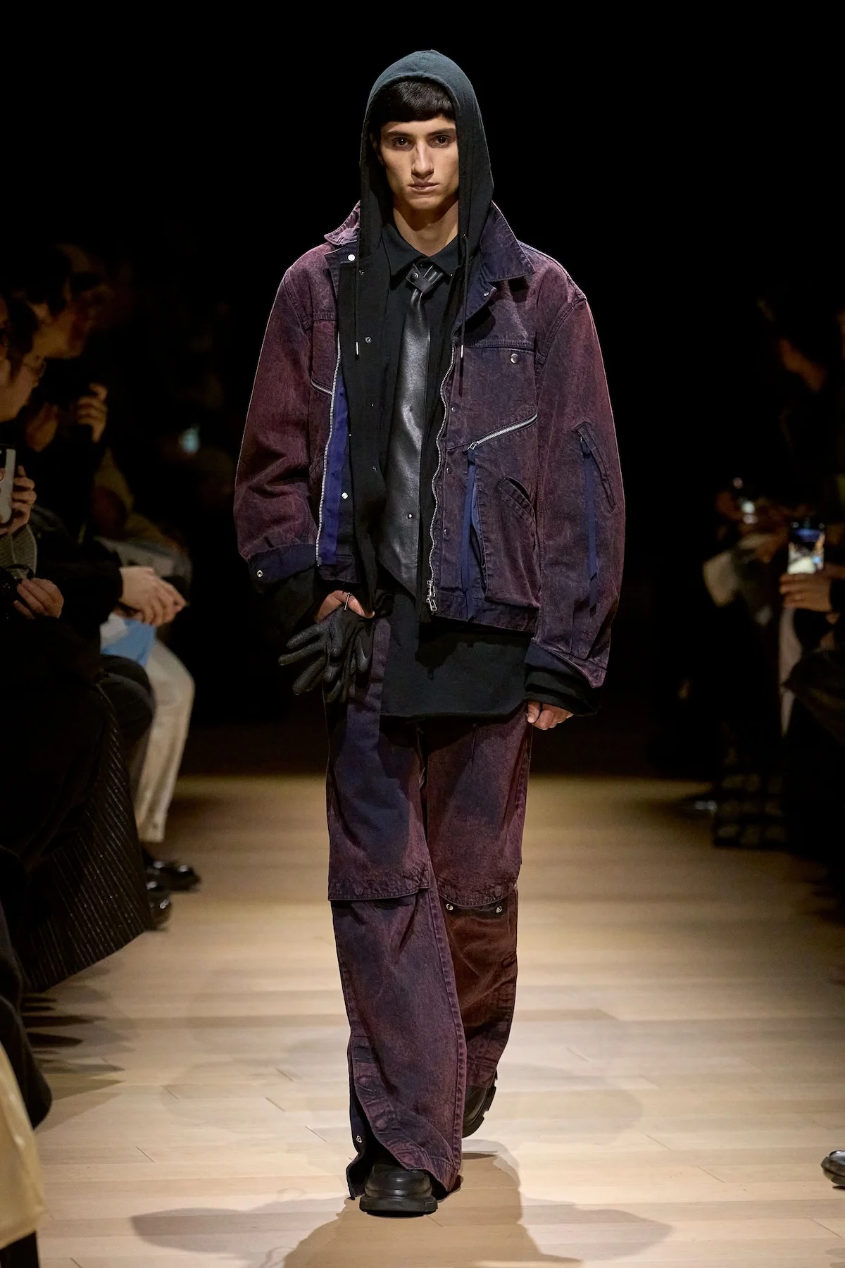 La collection automne 2025 de Tamme redéfinit le tailleur militaire avec audace et élégance