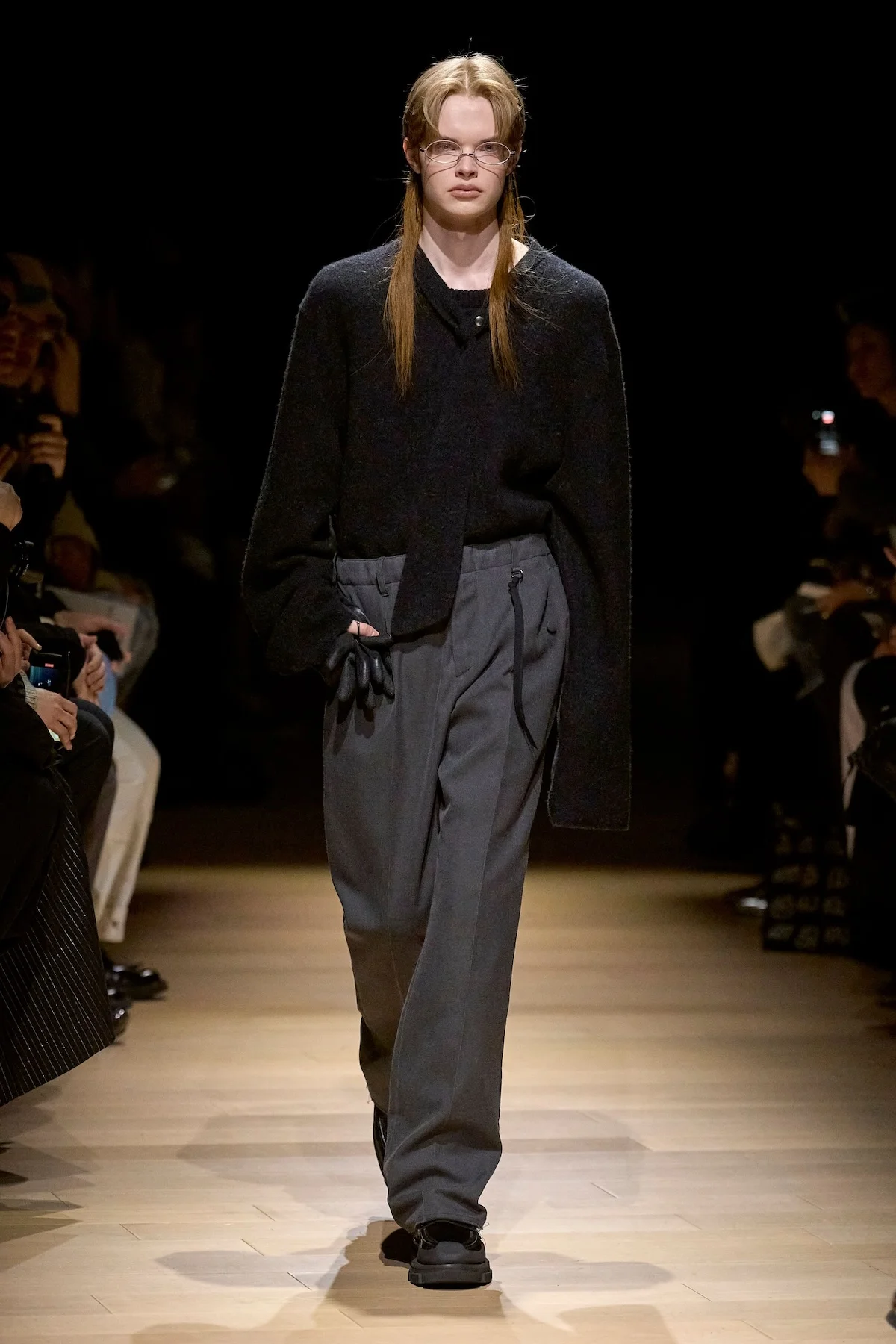 La collection automne 2025 de Tamme redéfinit le tailleur militaire avec audace et élégance