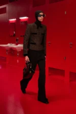 Valentino Fall Winter 2025 Paris Fashion Week 1 La collection Valentino automne 2025, sous la direction d'Alessandro Michele, incarne une élégance brute