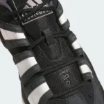 L'adidas Crazy 8 Low « Black/White » revient le 1ᵉʳ avril
