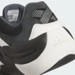 L'adidas Crazy 8 Low « Black/White » revient le 1ᵉʳ avril