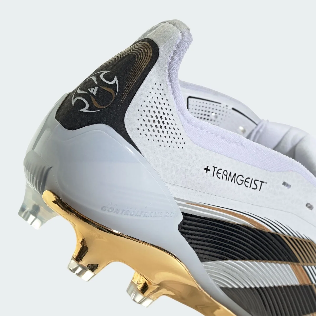 L'adidas Predator 25 Elite FG TEAMGEIST célèbre l'héritage de la Coupe du monde 2006