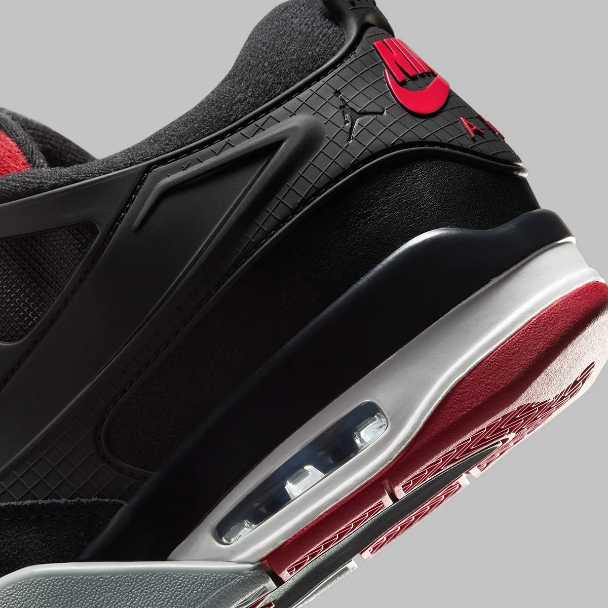 La Air Jordan 4 RM « Bred » perpétue l'héritage du basket-ball classique