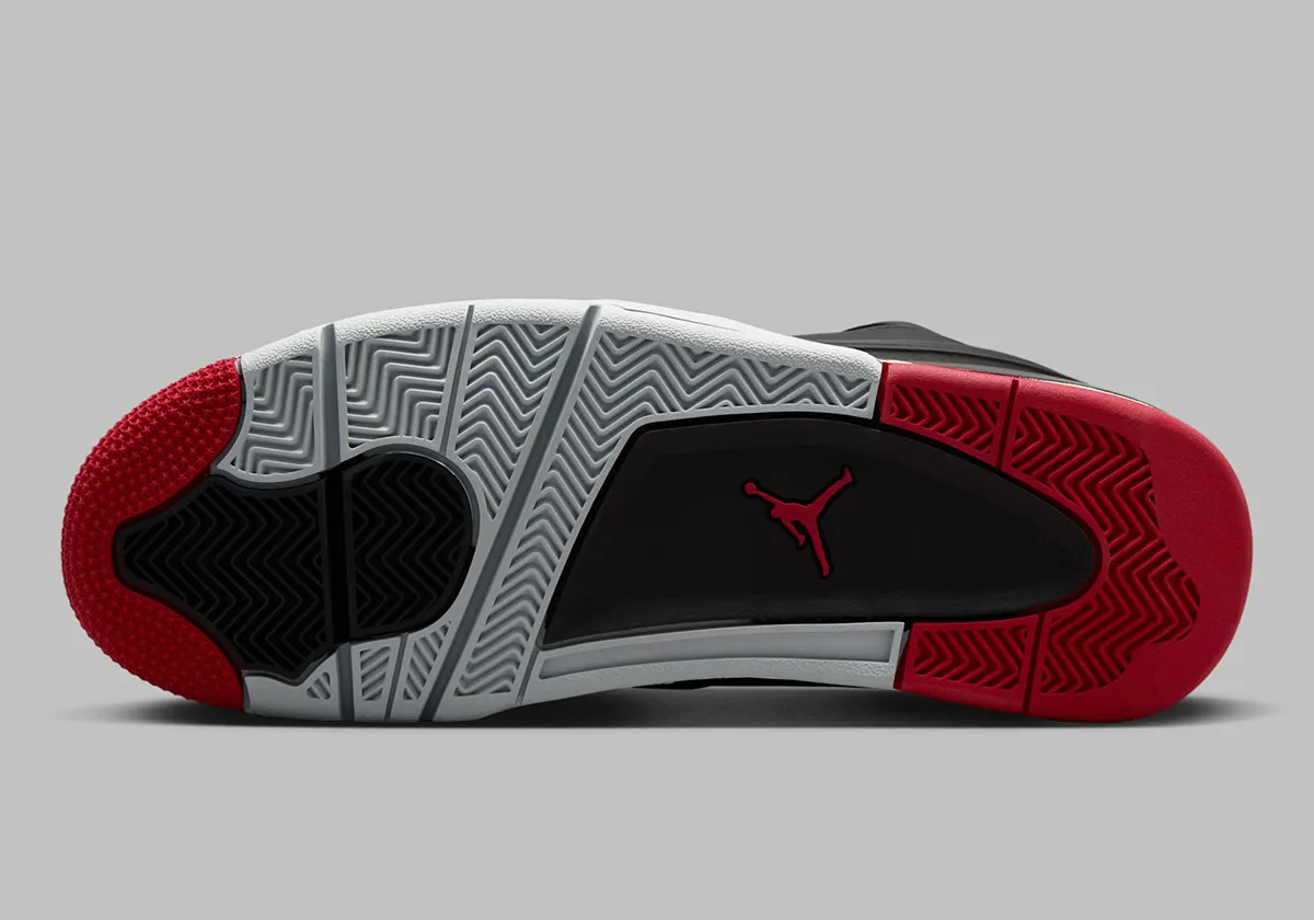 La Air Jordan 4 RM « Bred » perpétue l'héritage du basket-ball classique