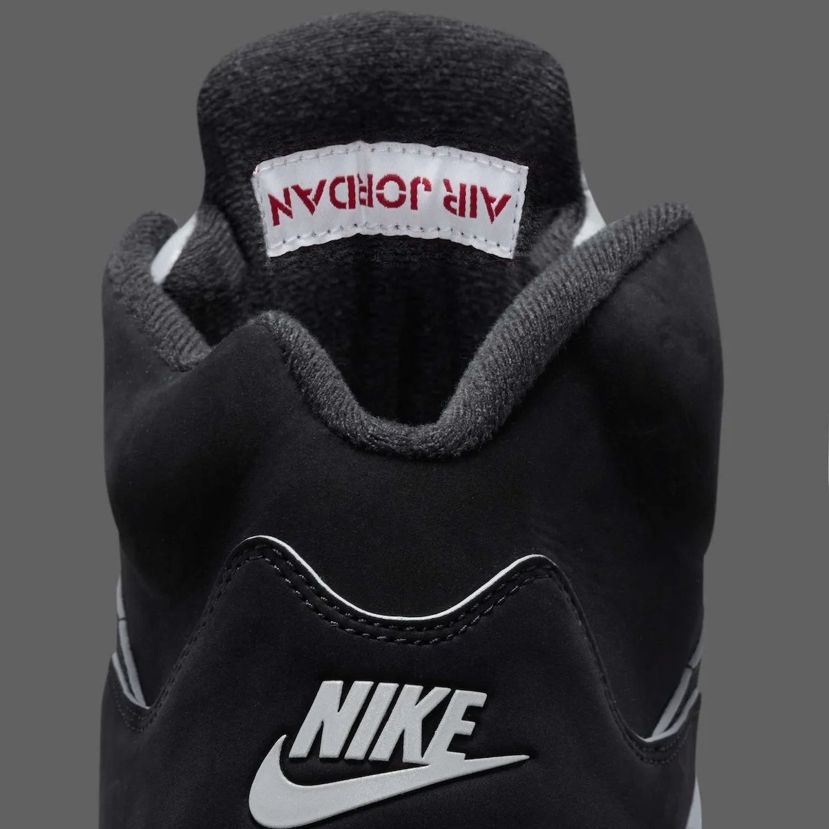 Air Jordan 5 Retro Black Metallic Reimagined Restock 8 Nike réédite la Air Jordan 5 Retro Black Metallic Reimagined lors de l'événement « Three Days of Heat »