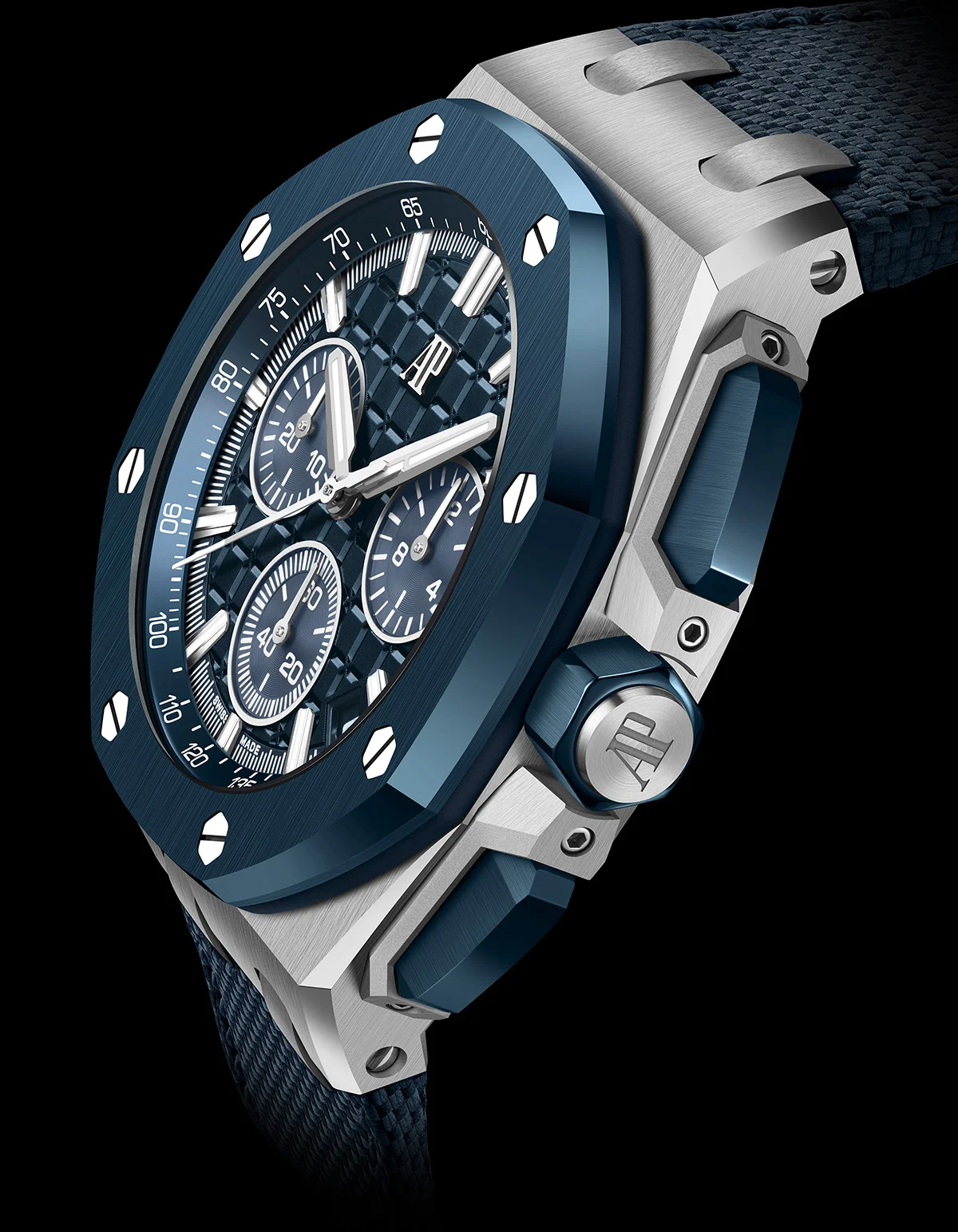 Audemars Piguet Bleu Nuit Nuage 50 3 Pour les 150 ans d’Audemars Piguet : la céramique « Bleu Nuit, Nuage 50 » fait sensation et explose les codes des montres de luxe