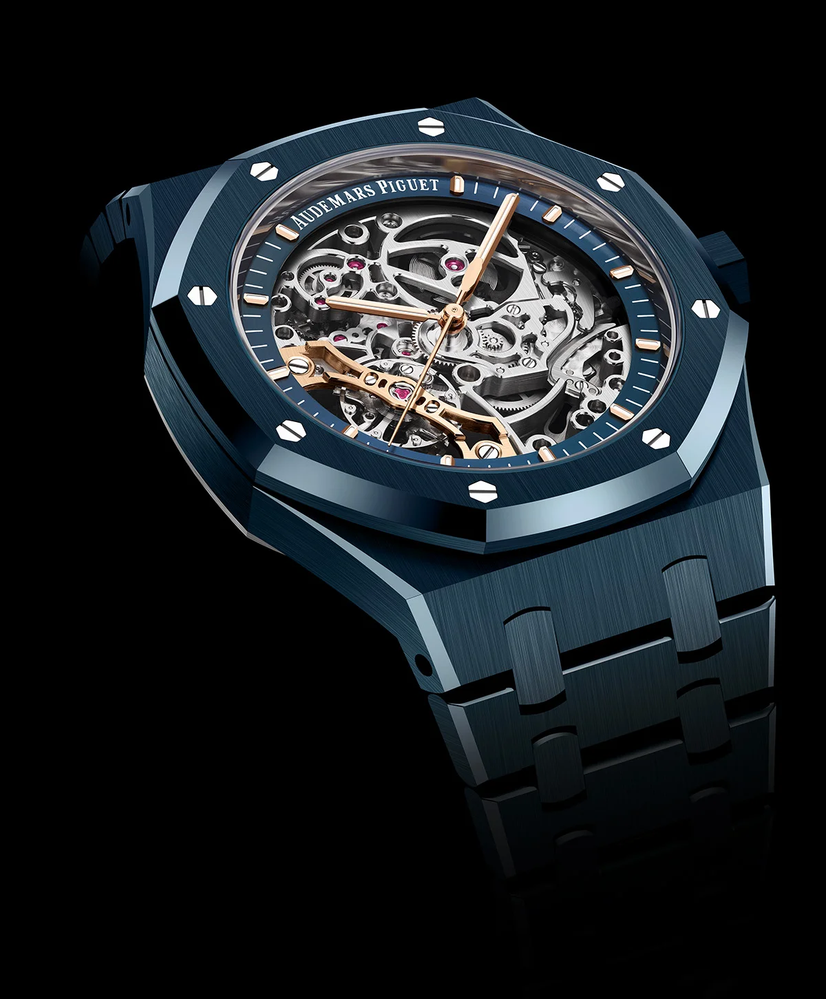 Audemars Piguet Bleu Nuit Nuage 50 5 Pour les 150 ans d’Audemars Piguet : la céramique « Bleu Nuit, Nuage 50 » fait sensation et explose les codes des montres de luxe