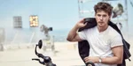 Breitling Top Time B31 x Austin Butler 0 Austin Butler incarne la nouvelle Breitling Top Time B31
