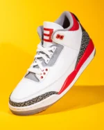 Découvrez les nouvelles images de la très rare basket Air Jordan 3 PE Super Bowl 2022 d'Eminem