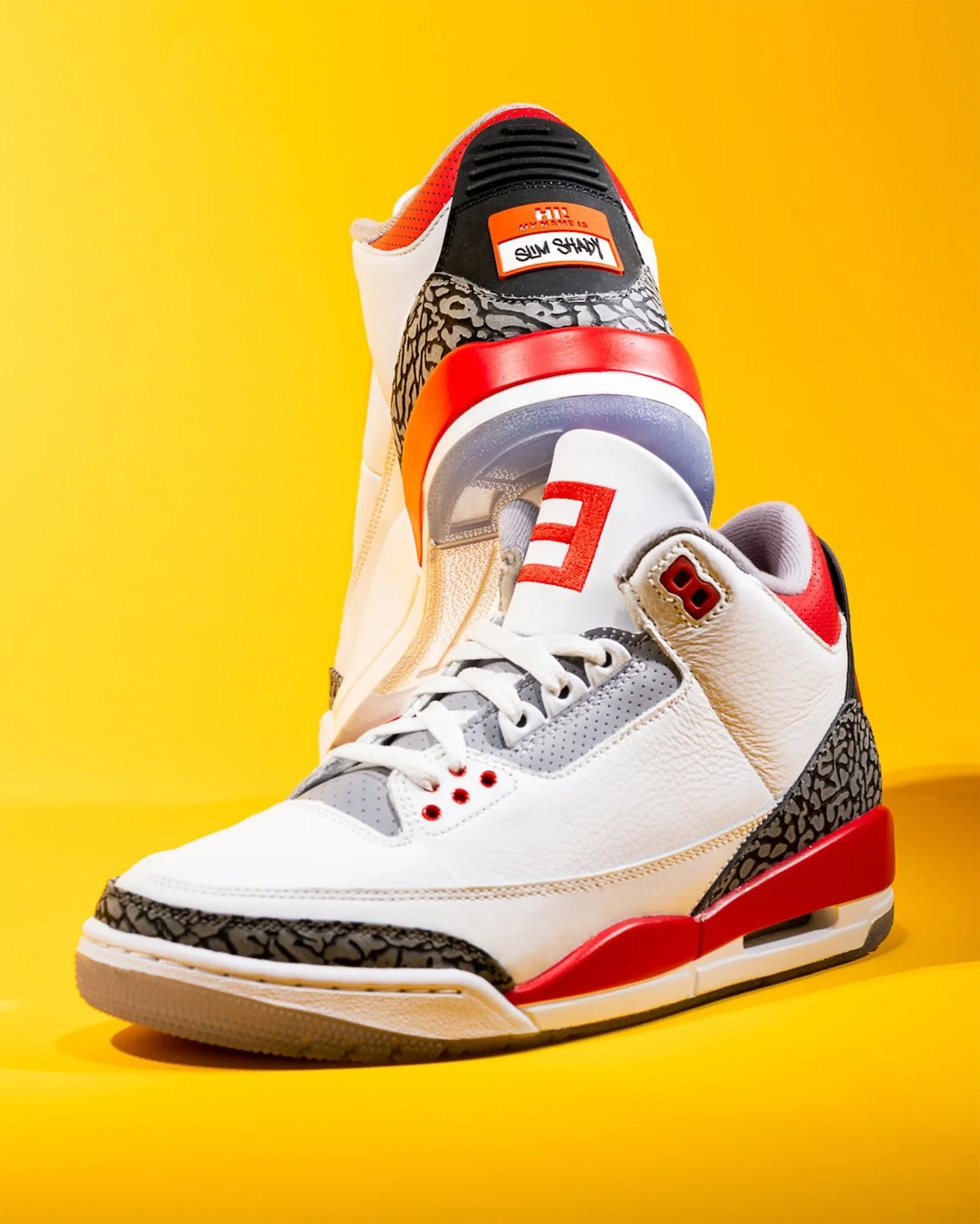 Découvrez les nouvelles images de la très rare basket Air Jordan 3 PE Super Bowl 2022 d'Eminem