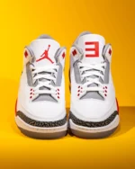 Découvrez les nouvelles images de la très rare basket Air Jordan 3 PE Super Bowl 2022 d'Eminem