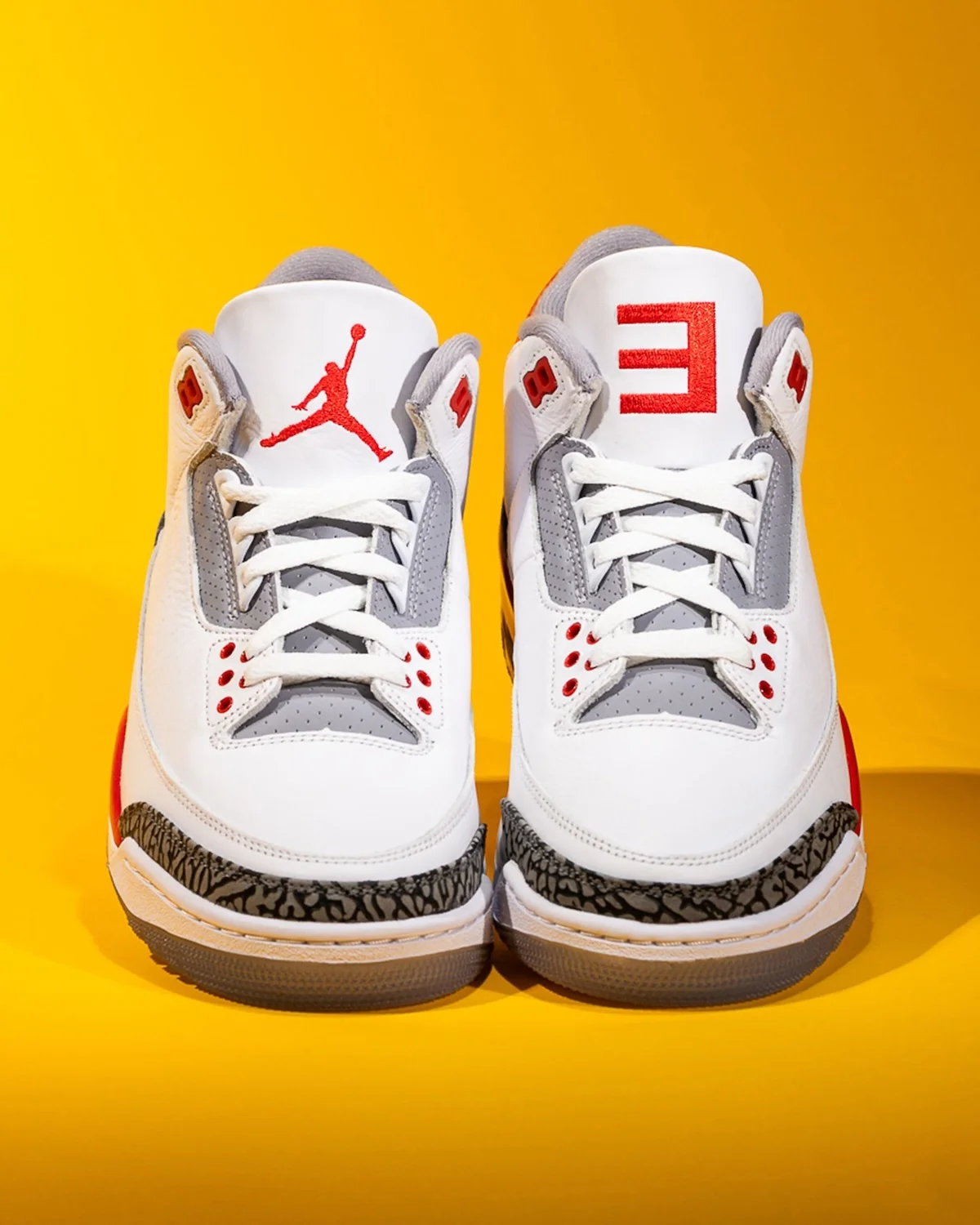 Découvrez les nouvelles images de la très rare basket Air Jordan 3 PE Super Bowl 2022 d'Eminem