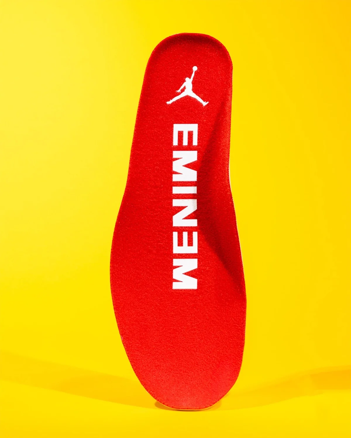 Découvrez les nouvelles images de la très rare basket Air Jordan 3 PE Super Bowl 2022 d'Eminem