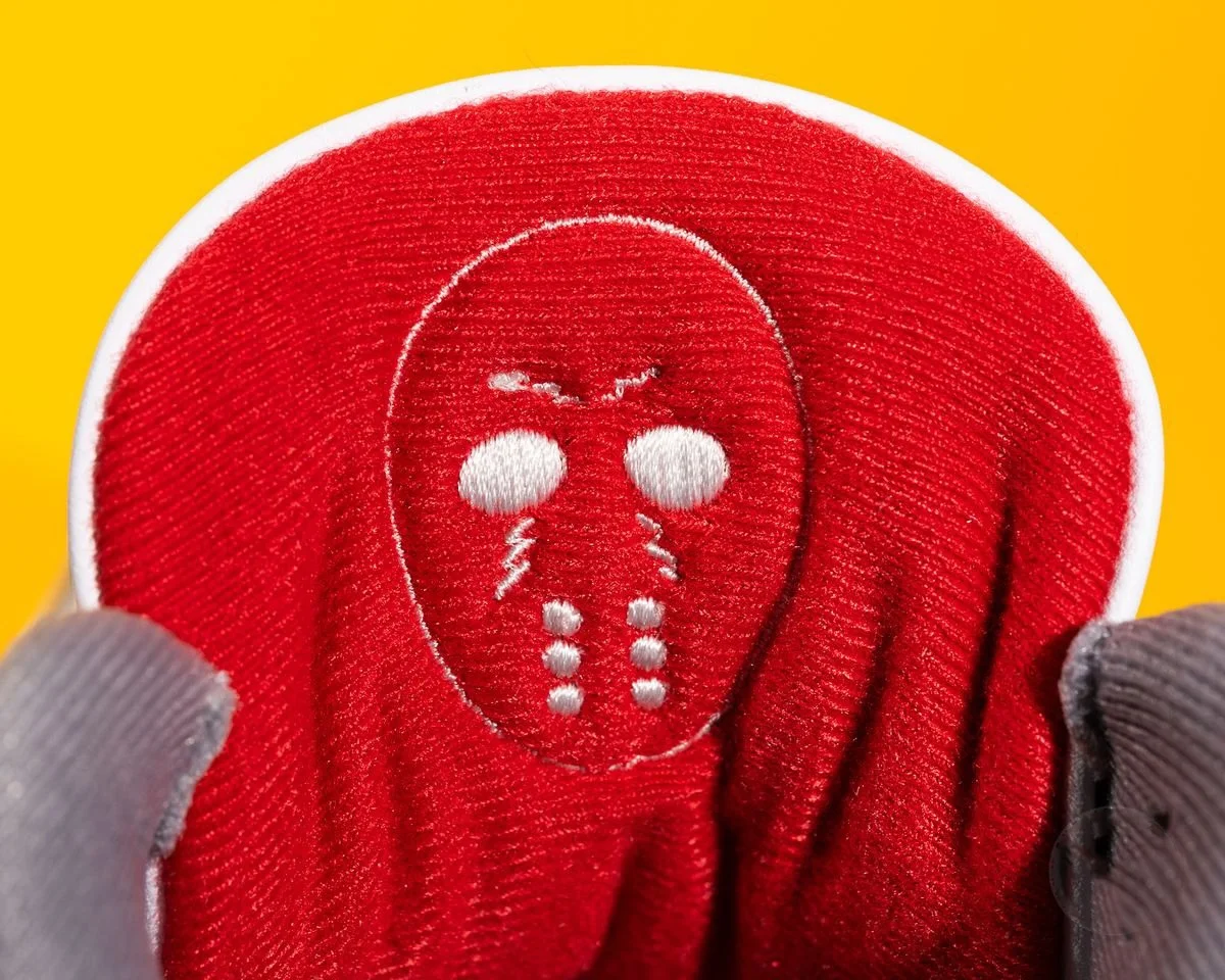 Découvrez les nouvelles images de la très rare basket Air Jordan 3 PE Super Bowl 2022 d'Eminem