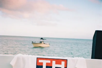 Avec sa collection Hilfiger Sailing, Tommy Hilfiger réinvente le style nautique