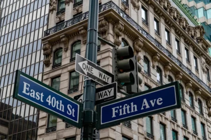 La Cinquième Avenue de New York domine le marché mondial du luxe avec des loyers records
