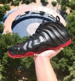 La Nike Air Foamposite One Cough Drop fait son grand retour après quinze ans d'absence