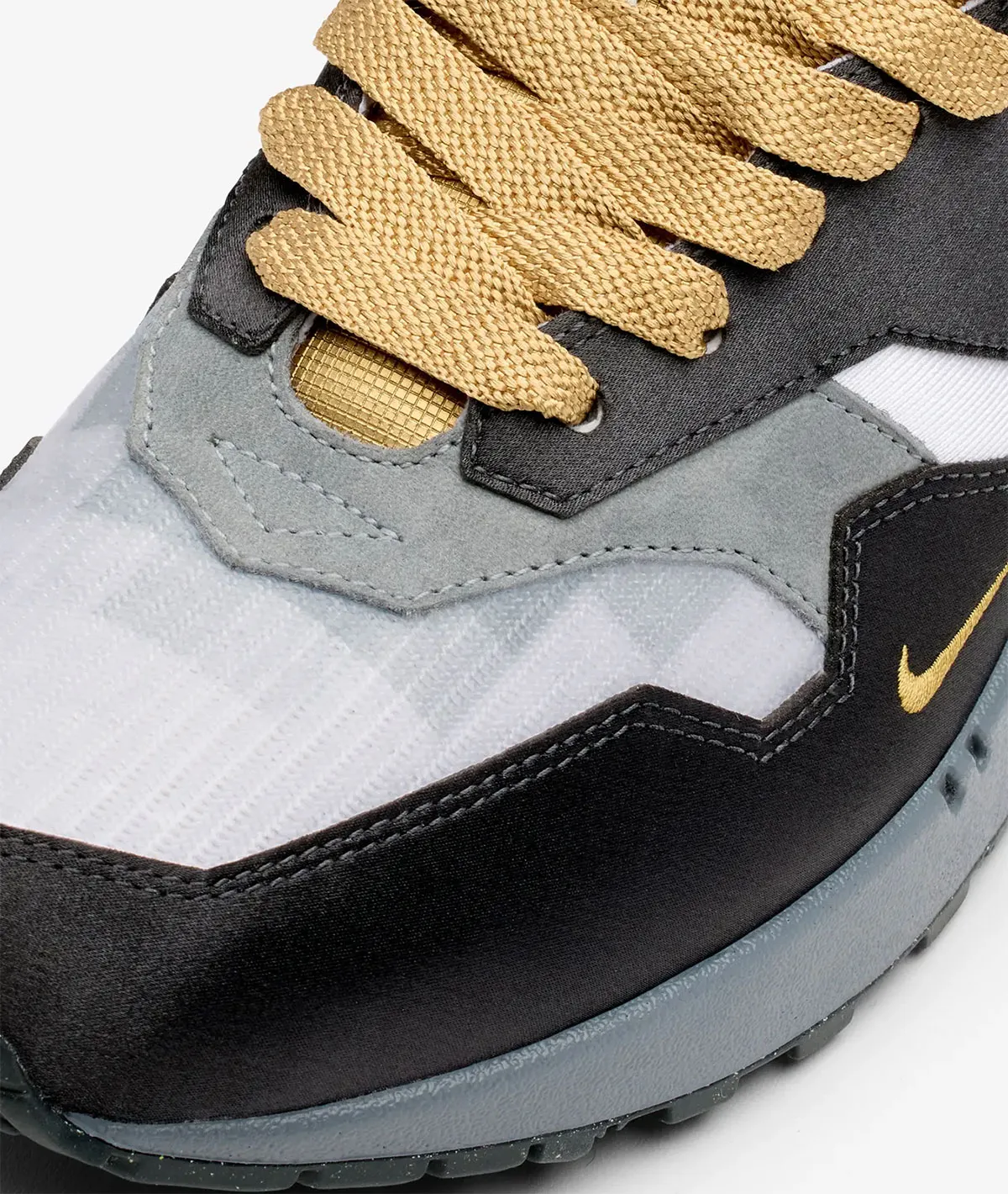 La Nike Air Max 1 « Big Head Mode » transpose l'héritage du jeu vidéo « GoldenEye 007 » dans la culture des baskets