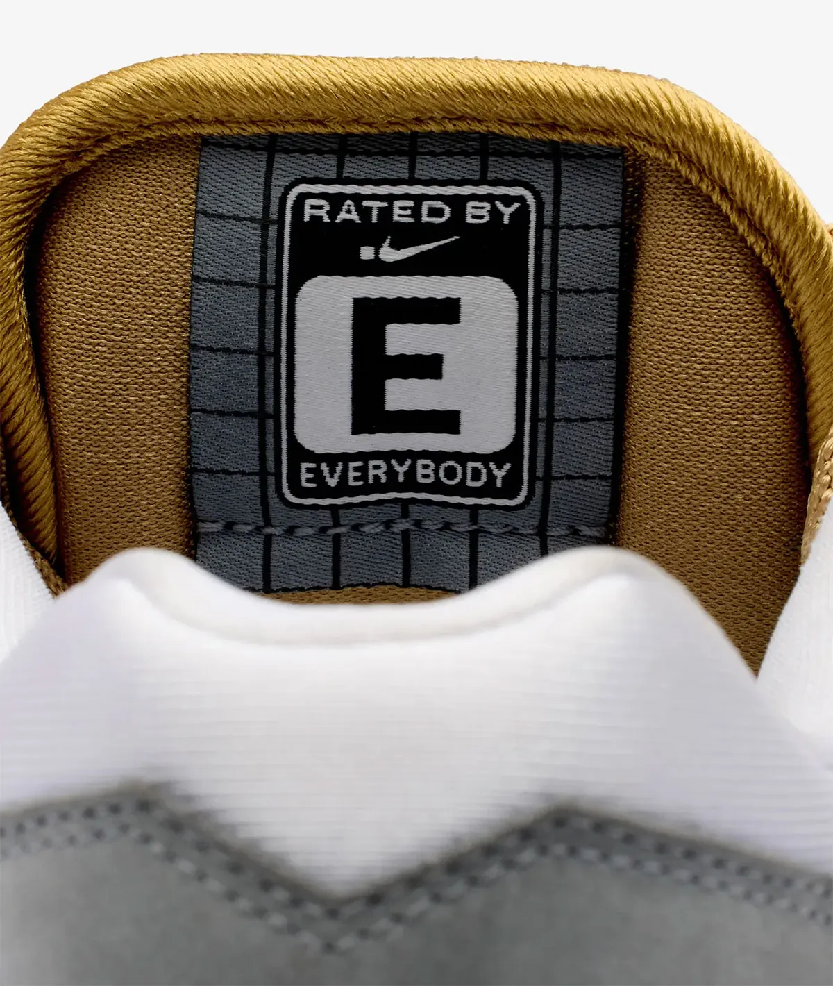 La Nike Air Max 1 « Big Head Mode » transpose l'héritage du jeu vidéo « GoldenEye 007 » dans la culture des baskets