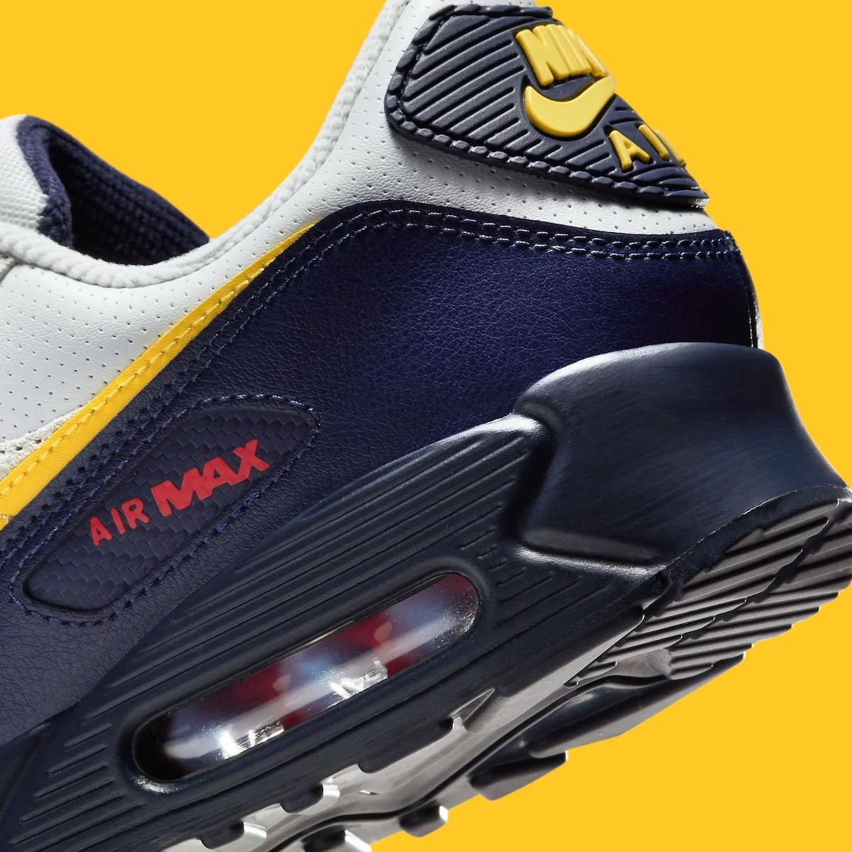 Nike Air Max 90 Tour Yellow 7 30 ans et toujours au top ! La Air Max 90 « Tour Yellow » rend hommage à la course automobile
