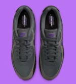 La Nike Air Max 90 « Wild Grape » vient compléter la gamme « Racing Pack » pour l'automne 2025