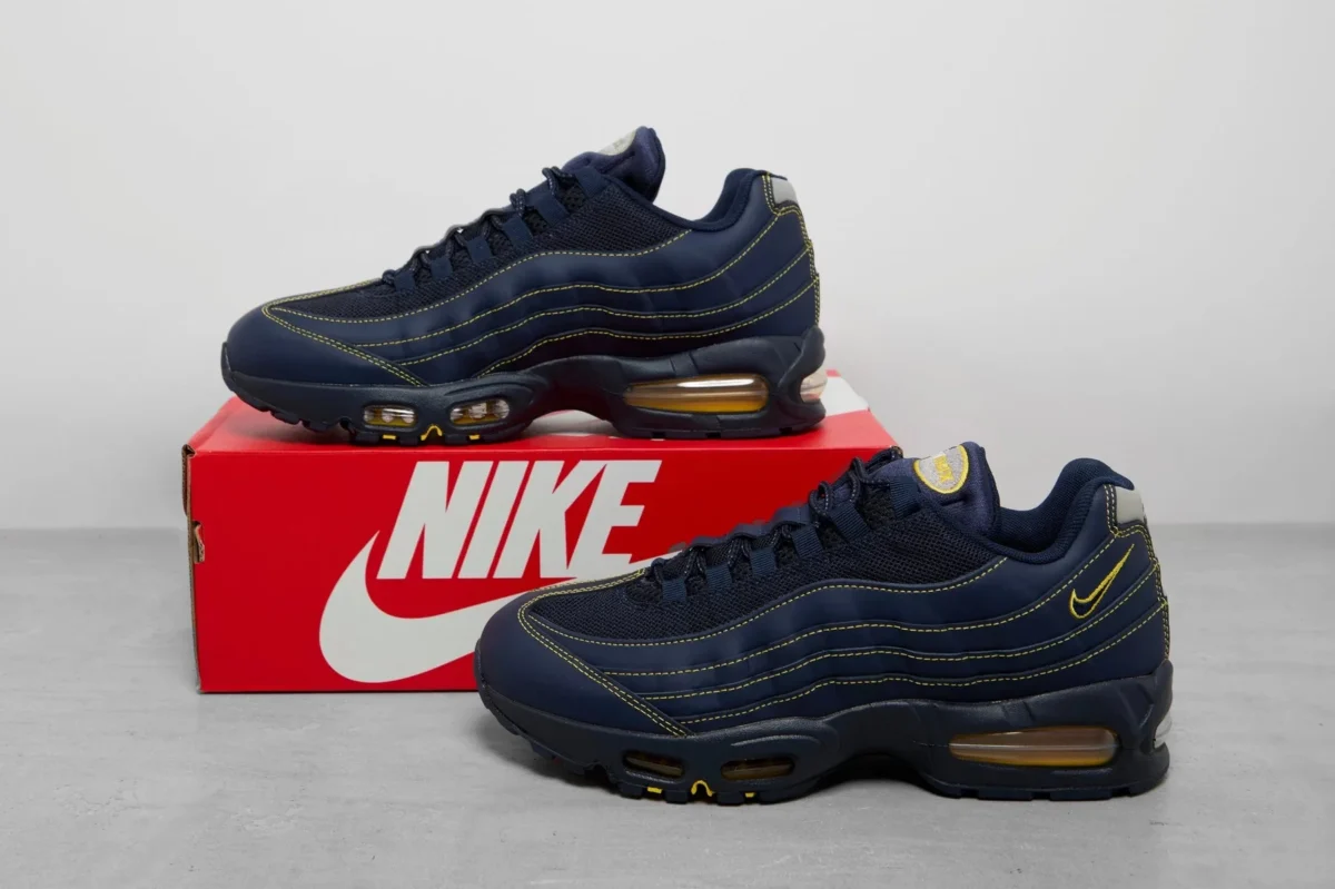 Nike Air Max 95 OG Obsidian Obsidian Varsity Maize 5 Incroyable ! Cette nouvelle Nike Air Max 95 Big Bubble s’inspire du Michigan et affole déjà les sneakerheads