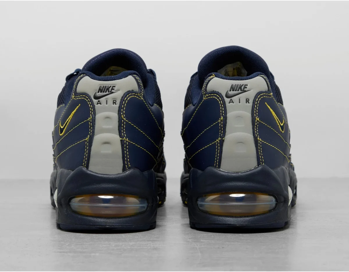 Nike Air Max 95 OG Obsidian Obsidian Varsity Maize 8 Incroyable ! Cette nouvelle Nike Air Max 95 Big Bubble s’inspire du Michigan et affole déjà les sneakerheads