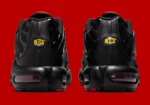La Nike Air Max Plus « Tuned Air » est de retour avec un logo surdimensionné