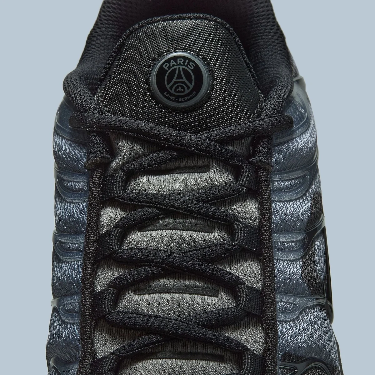 Nike Air Max Plus x PSG 8 Nike Air Max Plus reçoit un traitement furtif PSG avant les quarts de finale de la Ligue des champions
