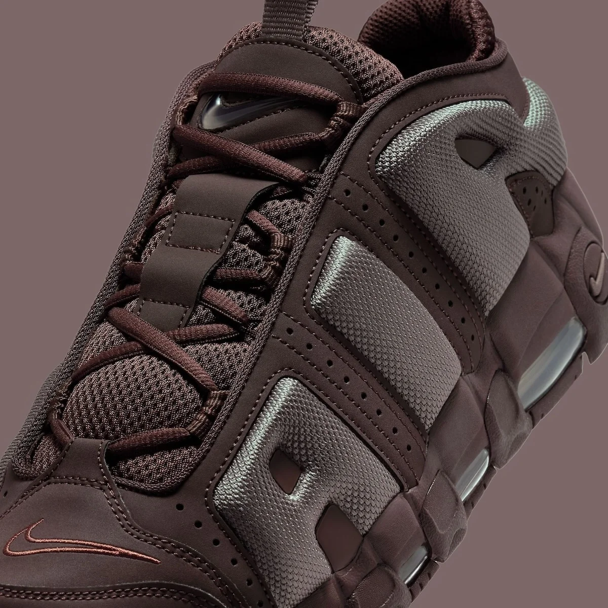 Nike Air More Uptempo Low Baroque Brown 3 La Nike Air More Uptempo Low « Baroque Brown » arrive cet automne