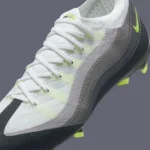 La chaussure de football Nike Air Zoom Vapor 16 rend hommage à l'héritage de la Air Max 95 Neon avec une version hybride