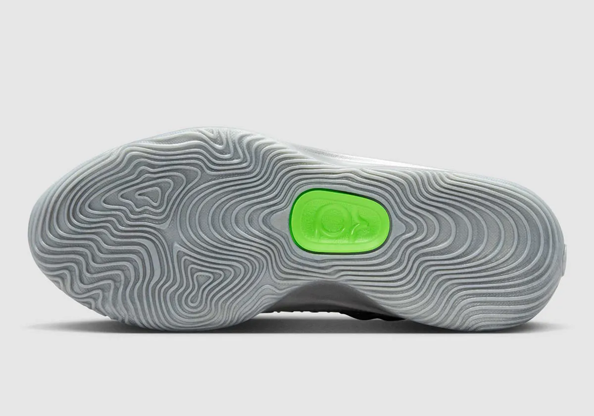 La Nike KD 18 EYBL dévoilée : un design qui brille comme jamais