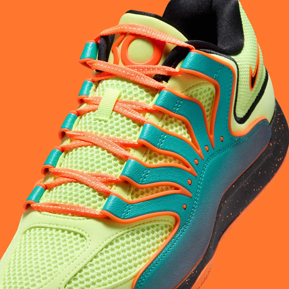 Les Nike KD 18 Liquid Lime sont un mélange de basket-ball et de sport de plein air