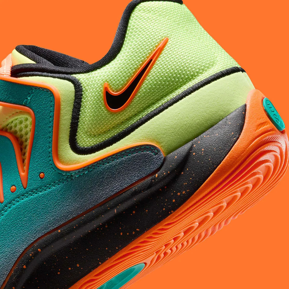 Les Nike KD 18 Liquid Lime sont un mélange de basket-ball et de sport de plein air