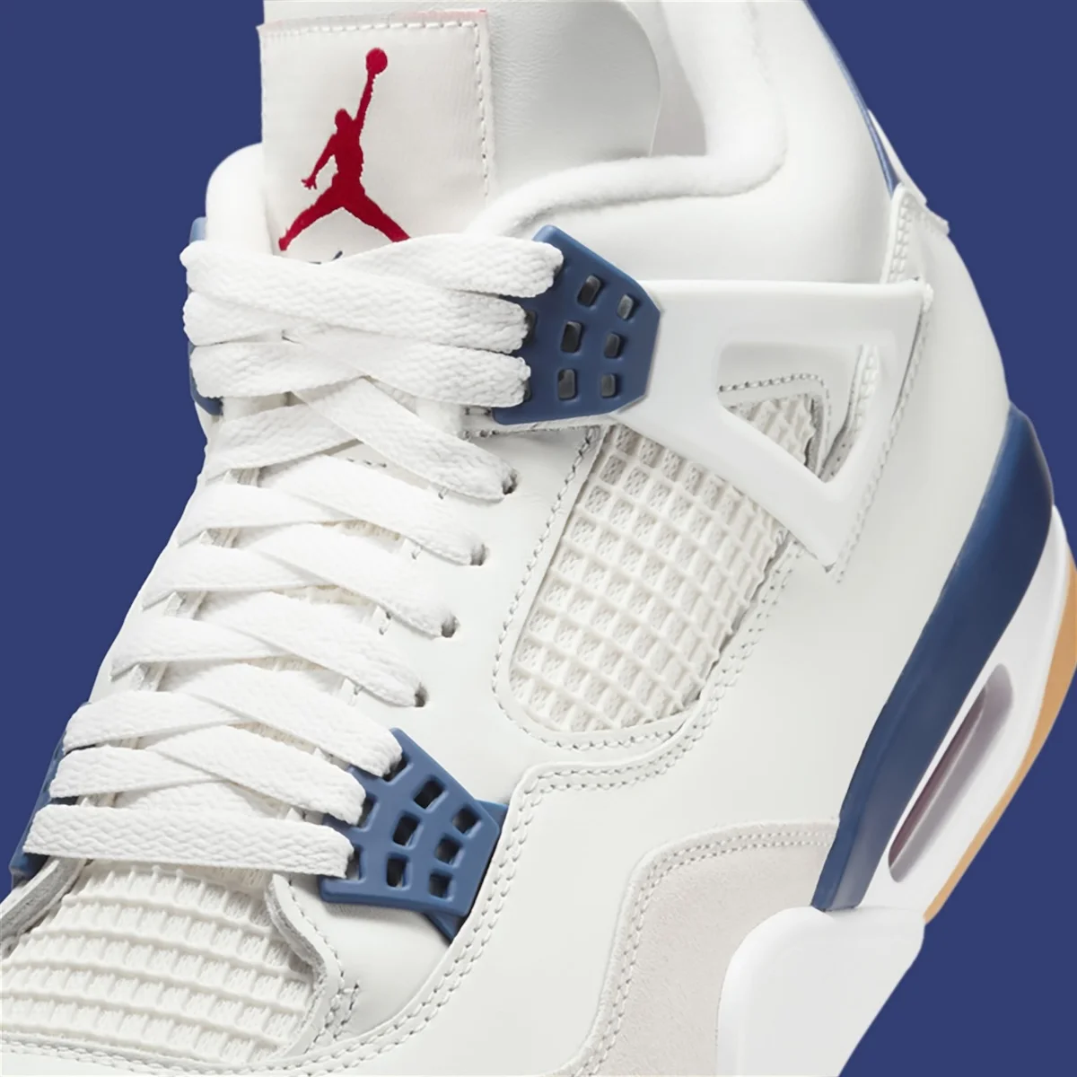 Nike SB x Air Jordan 4 Navy confirme sa sortie sur SNKRS après son lancement dans les skateshops