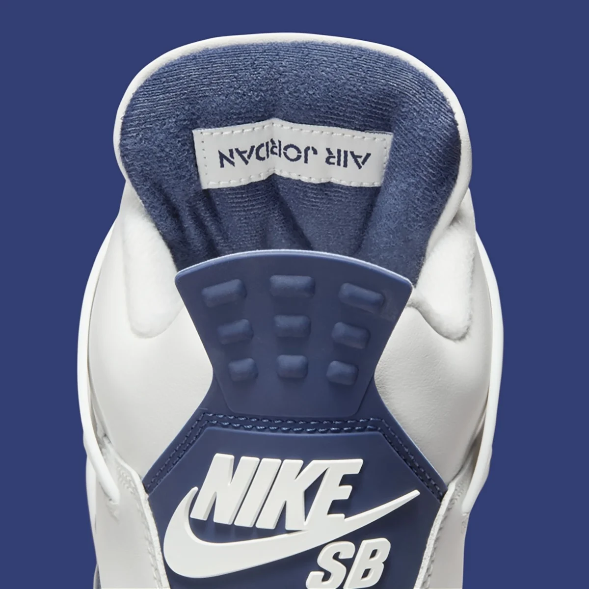 Nike SB x Air Jordan 4 Navy confirme sa sortie sur SNKRS après son lancement dans les skateshops