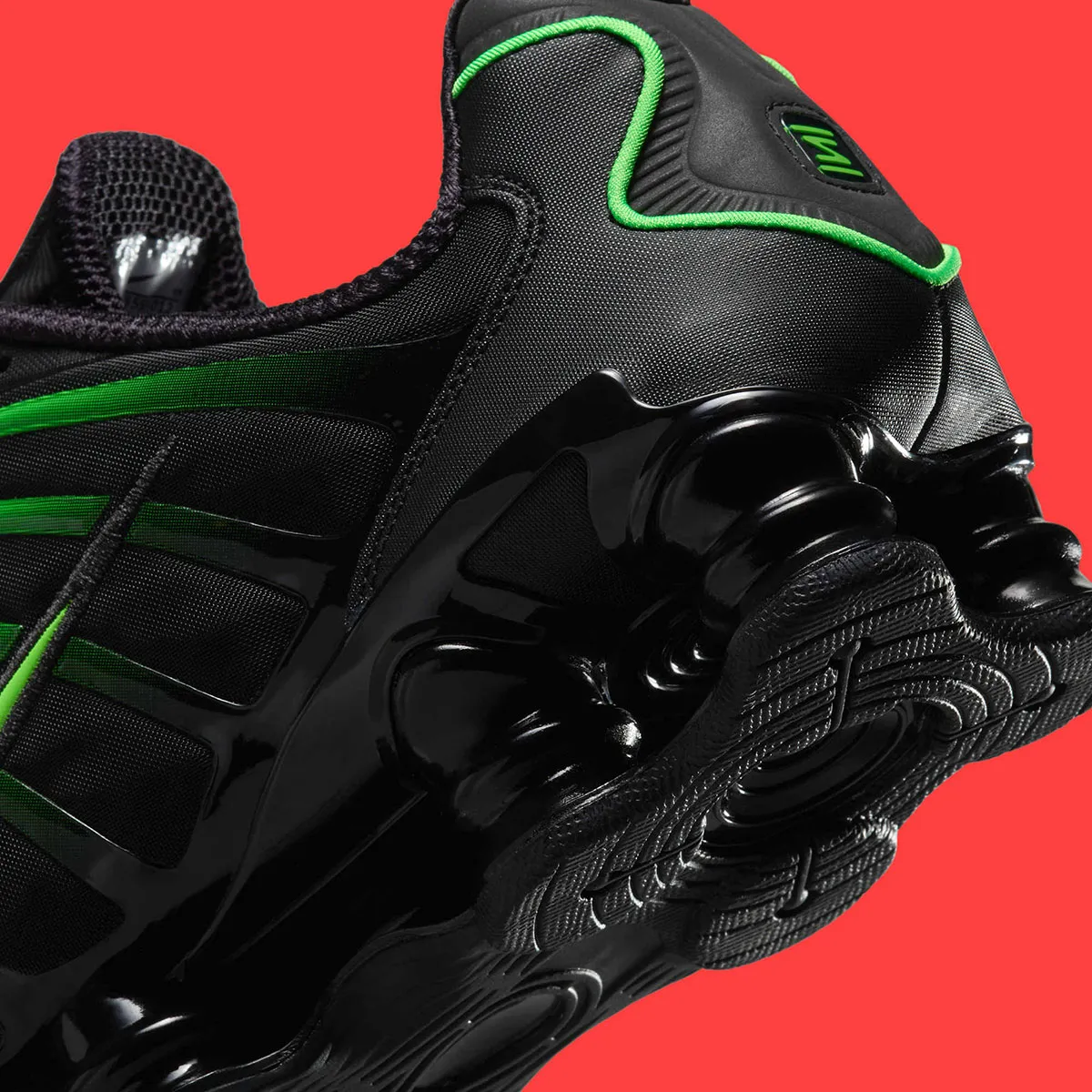 Nike Shox TL « Black Neon » édition 2025. La sneaker cyberpunk ultime ?