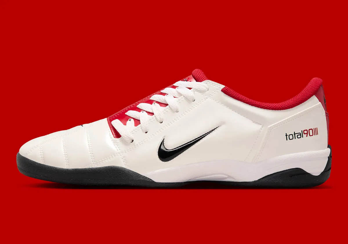 Les fans de Manchester United vont adorer : la Nike Total 90 III « Gym Red » rend hommage aux maillots mythiques !