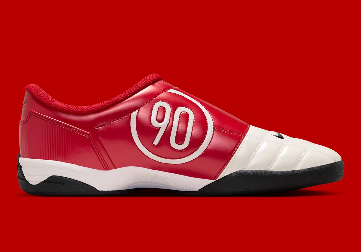 Les fans de Manchester United vont adorer : la Nike Total 90 III « Gym Red » rend hommage aux maillots mythiques !