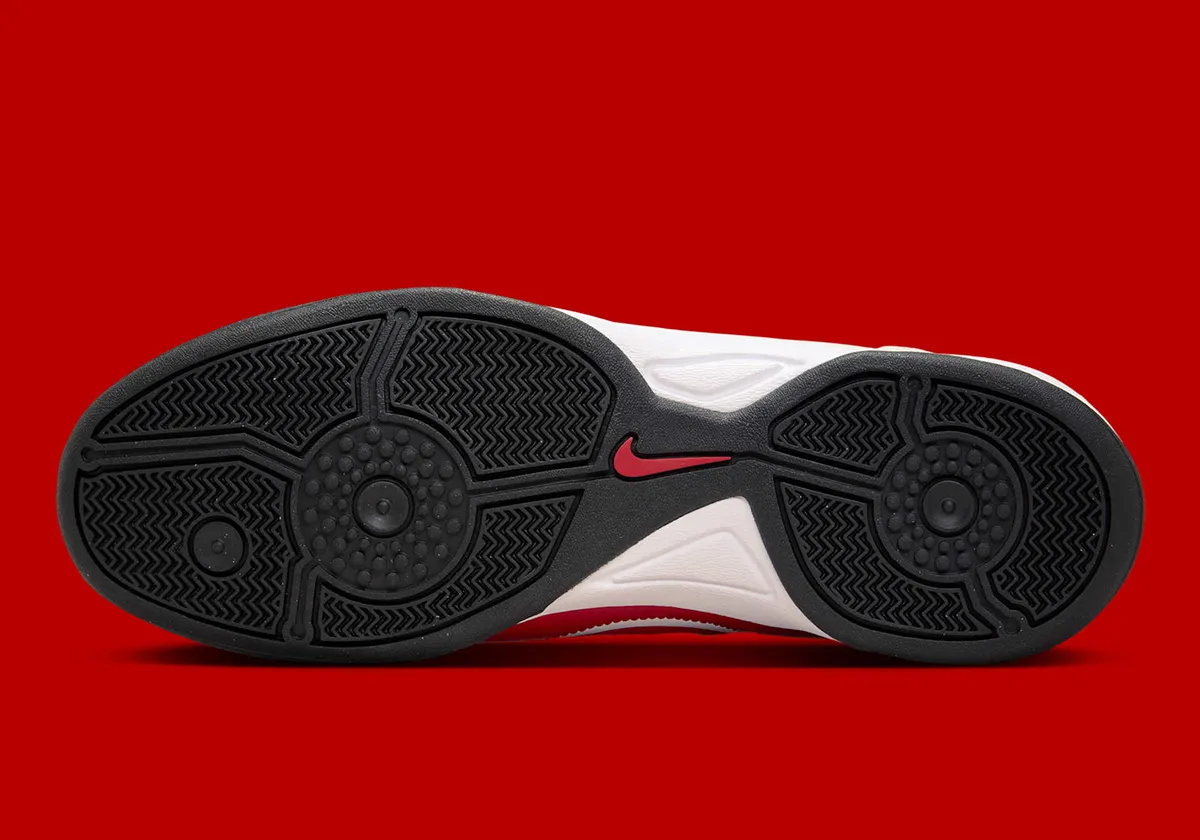 Les fans de Manchester United vont adorer : la Nike Total 90 III « Gym Red » rend hommage aux maillots mythiques !