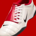 Les fans de Manchester United vont adorer : la Nike Total 90 III « Gym Red » rend hommage aux maillots mythiques !