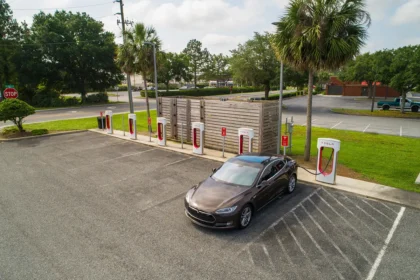 Tesla subit un effondrement des ventes en Europe, sous la pression des manifestations anti-Musk