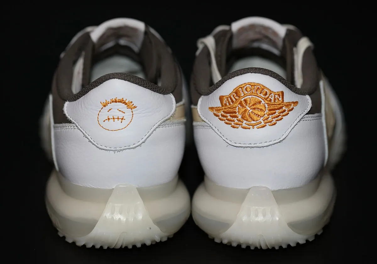 Un échantillon rare de Travis Scott x Air Jordan 1 Low « Reverse Mocha » apparaît pour un événement caritatif HBCU