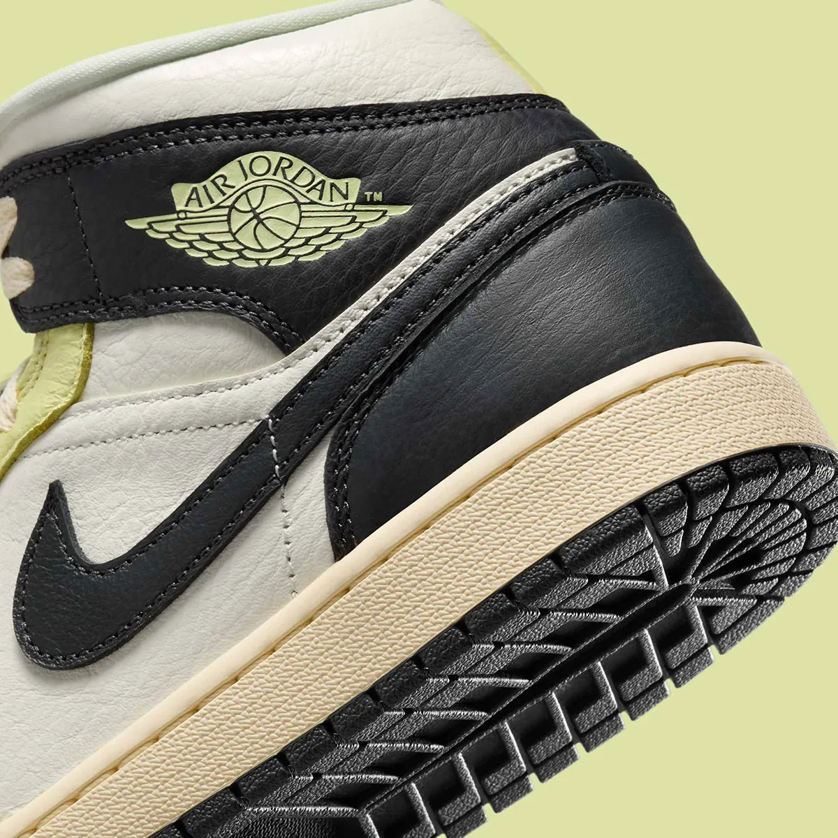 Air Jordan 1 Mid 85 Fall League 6 La Air Jordan 1 Mid '85 Fall League réinvente la légende avec ses empiècements amovibles