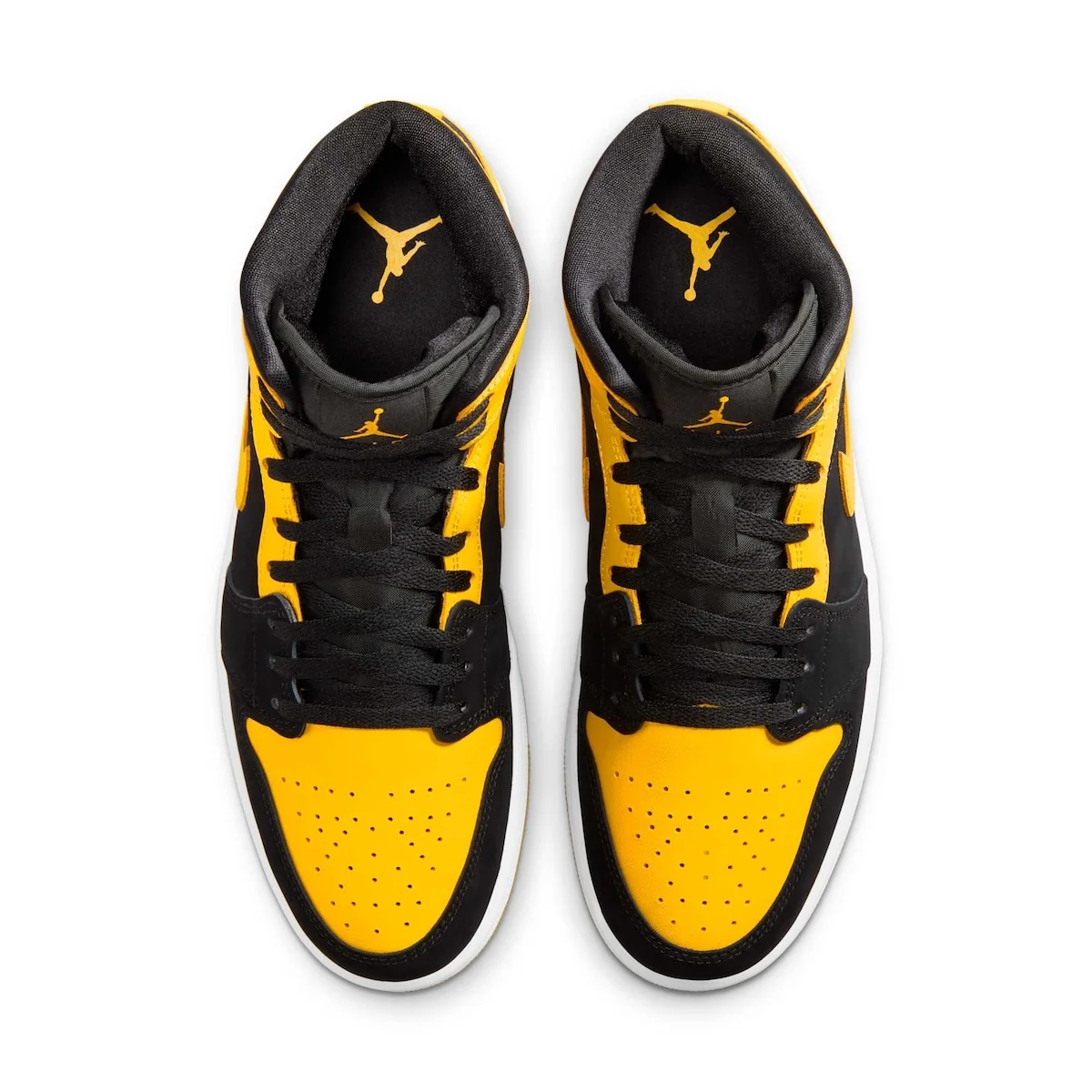 Air Jordan 1 Mid SE New Love 3 Jordan Brand ressort discrètement la Air Jordan 1 Mid SE « New Love » en clin d'œil à l'époque où Michael Jordan pratiquait le sport automobile
