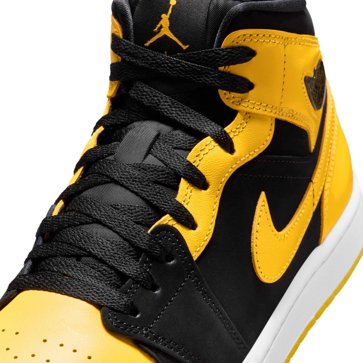 Air Jordan 1 Mid SE New Love 6 Jordan Brand ressort discrètement la Air Jordan 1 Mid SE « New Love » en clin d'œil à l'époque où Michael Jordan pratiquait le sport automobile