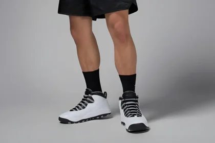 La Air Jordan 10 « Steel » revient en août 2025 avec son embout original rare