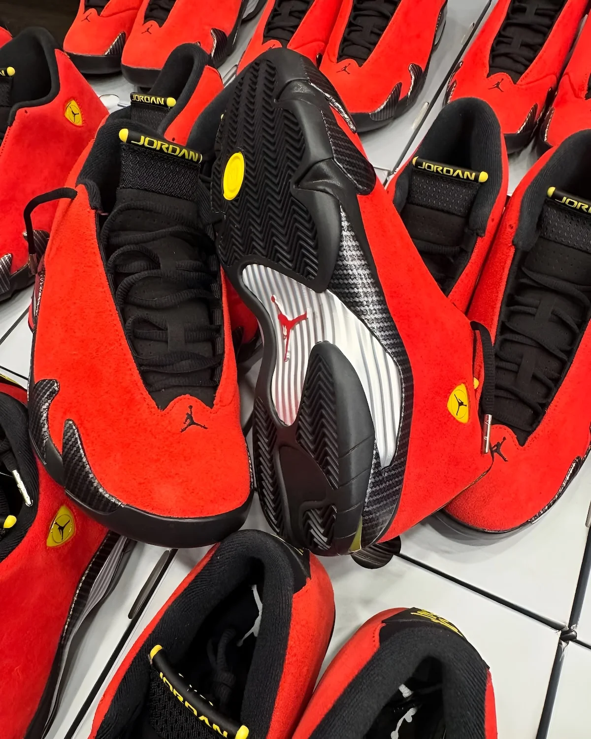 Air Jordan 14 Ferrari sortira le 11 juin 1 La Air Jordan 14 « Ferrari » sortira le 11 juin
