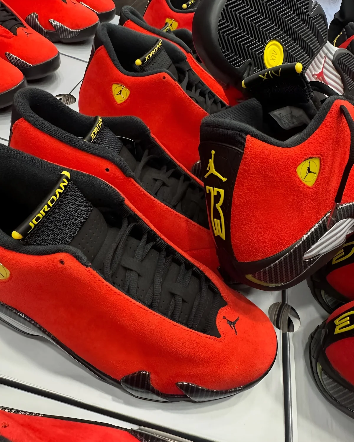 Air Jordan 14 Ferrari sortira le 11 juin 2 La Air Jordan 14 « Ferrari » sortira le 11 juin