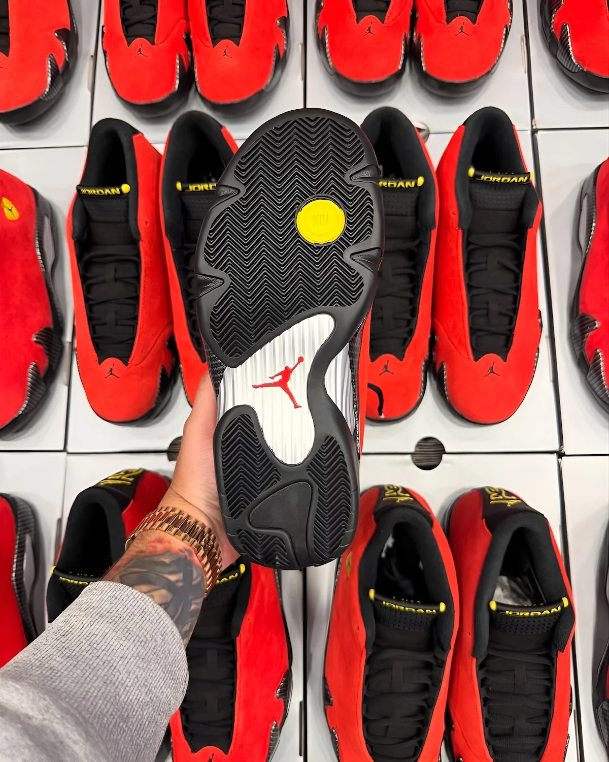 Air Jordan 14 Ferrari sortira le 11 juin 4 La Air Jordan 14 « Ferrari » sortira le 11 juin